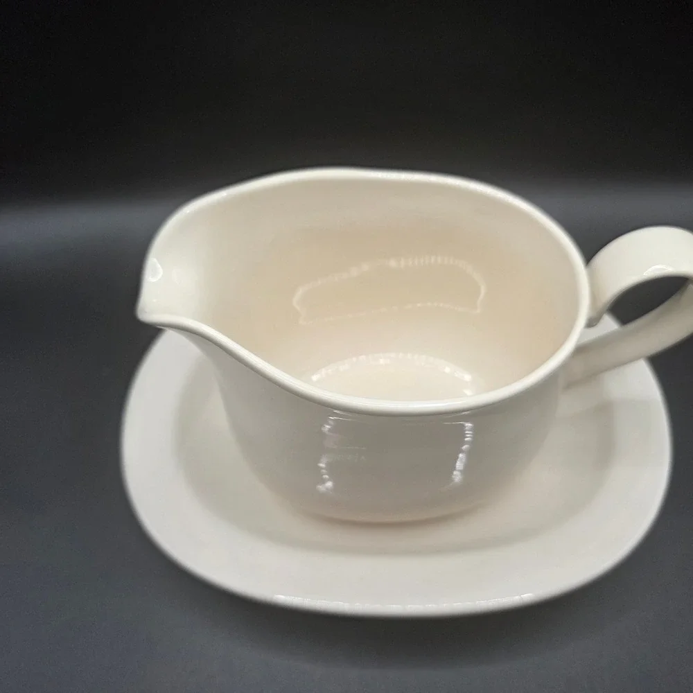 Corning White Gravy Boat with Underplate Set Microwave Safe 81-TY L9 Soft‎ White